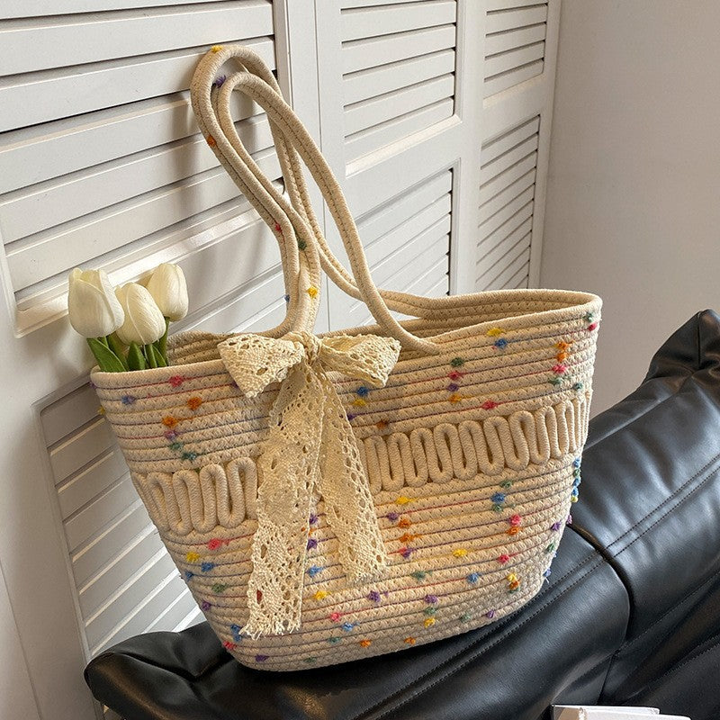 Damen Tragetasche mit elegantem Häkelmuster und verspielten Spitzenakzenten Nord Taschen