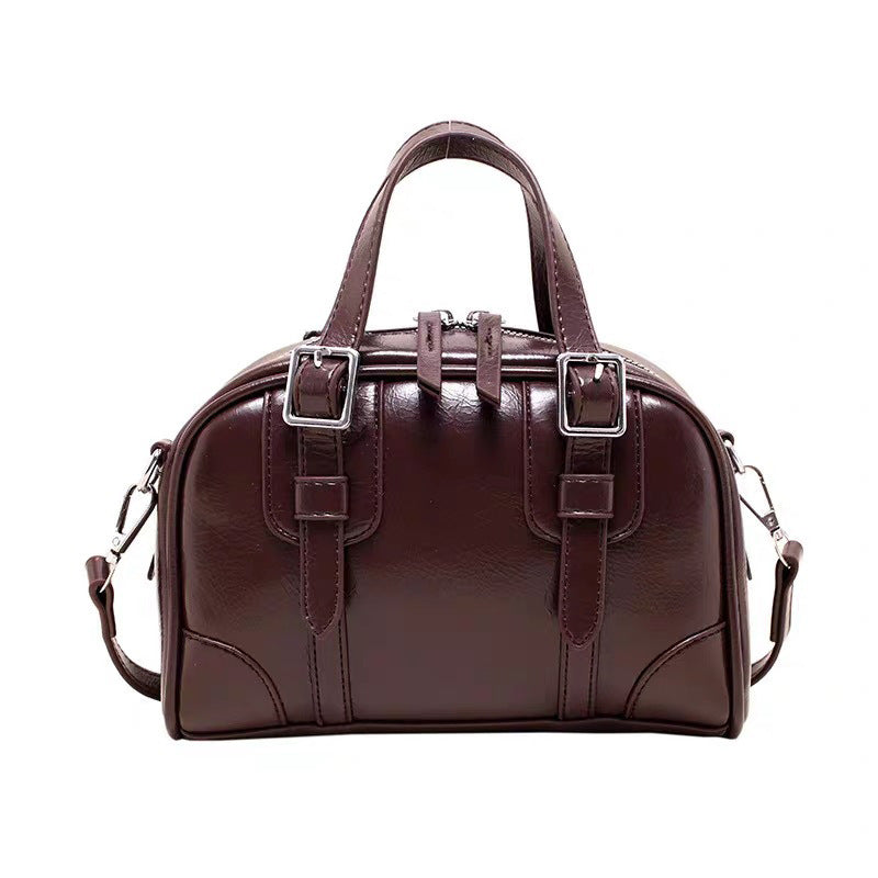 Damen Handtasche mit eleganter Hochglanz-Oberfläche und praktischen Trageriemen Nord Taschen