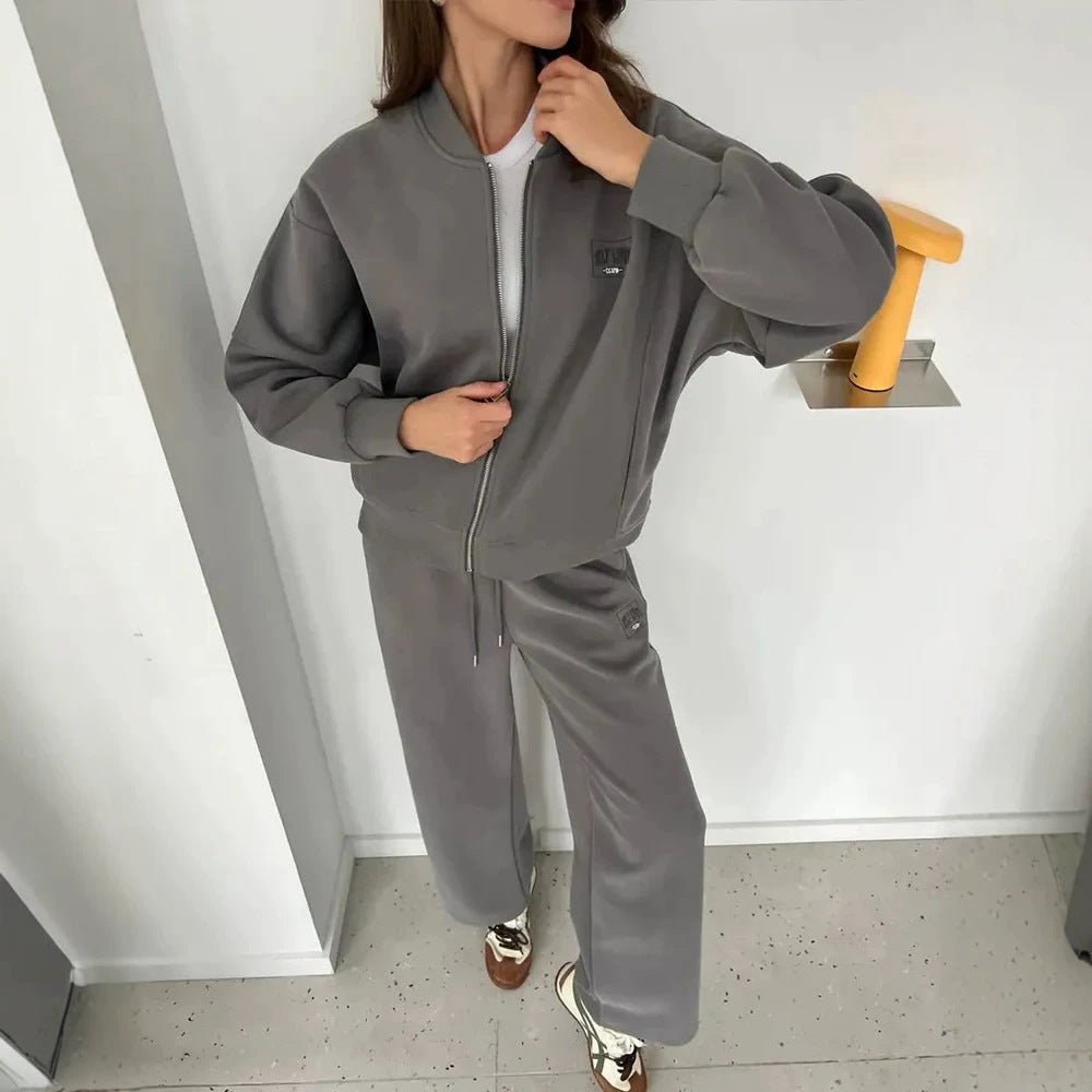Damen Oversize Sweatjacke mit Reißverschluss und weite Jogginghose Freizeit-Set Nord Taschen