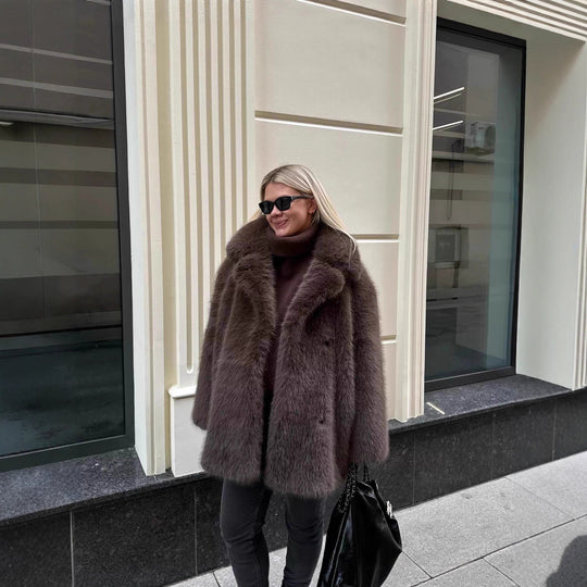Damen Kurzer luxuriöser Kunstpelzmantel mit voluminösem Schalkragen und Boxy‑Silhouette Nord Taschen