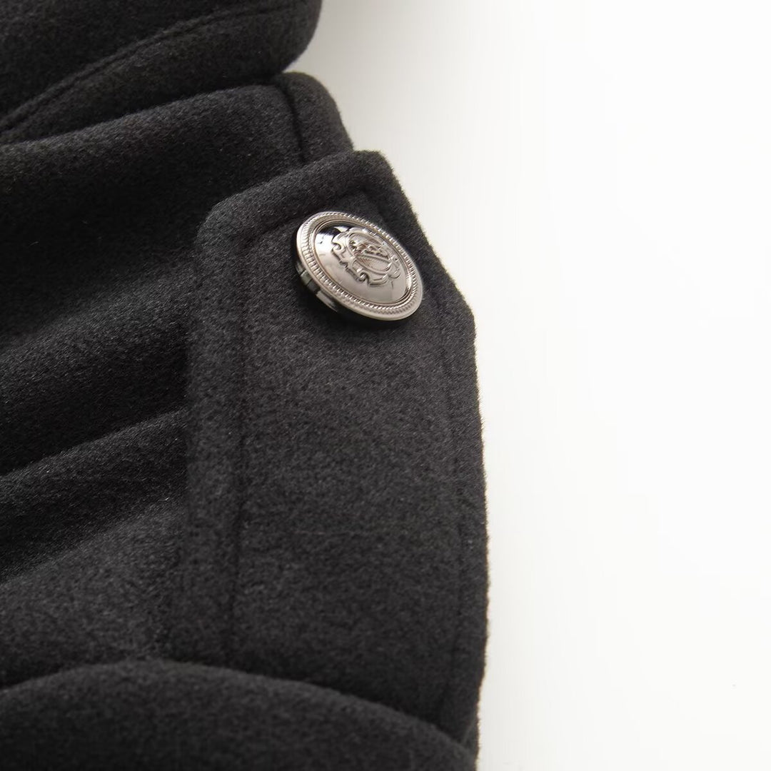 Damen Kurzer Militärisch inspirierter Blouson mit Stehkragen Zierkordeln und Metallknopfleiste Nord Taschen