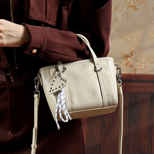 Damen modische Handtasche mit Herzanhänger und abnehmbarem Schulterriemen Nord Taschen