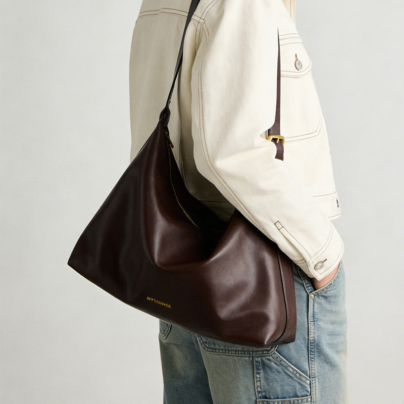 Damen Hobo Tasche aus luxuriösem Glattleder mit goldenen Akzenten Nord Taschen