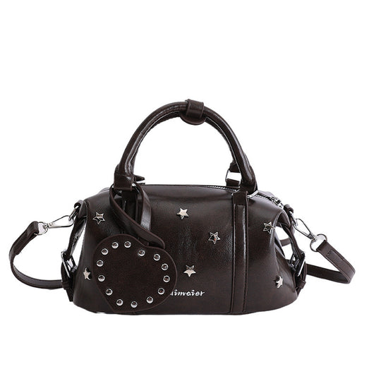 Damen elegante Handtasche mit herzförmigem Anhänger und funkelnden Sternapplikationen Nord Taschen