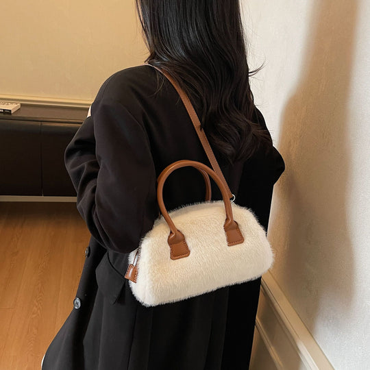 Damenhandtasche aus weichem Kunstfell mit abnehmbarem Schulterriemen Nord Taschen