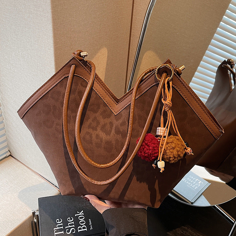 Damen Hobo-Tasche mit strukturiertem Design und eleganten Doppelgriffen Nord Taschen