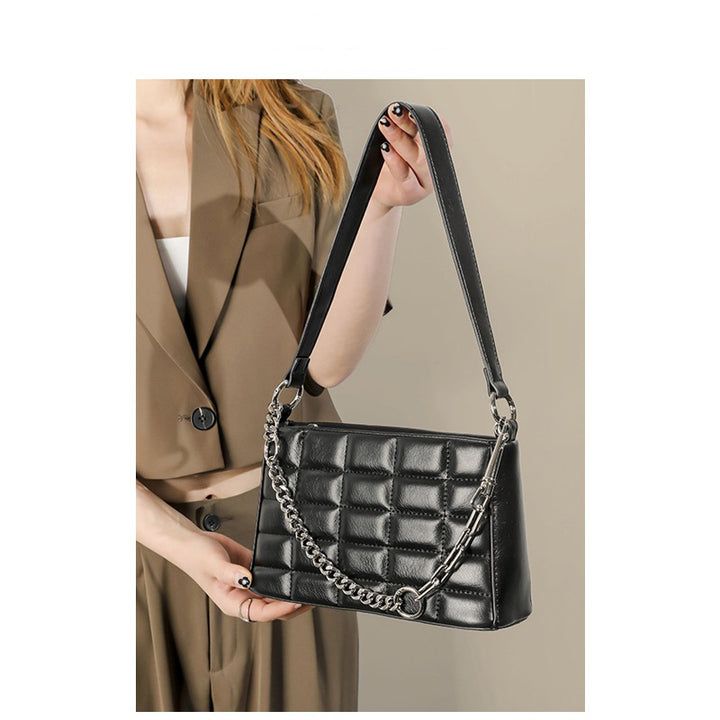 Damen Umhängetasche mit elegantem Kettenriemen und modernem Steppmuster Nord Taschen