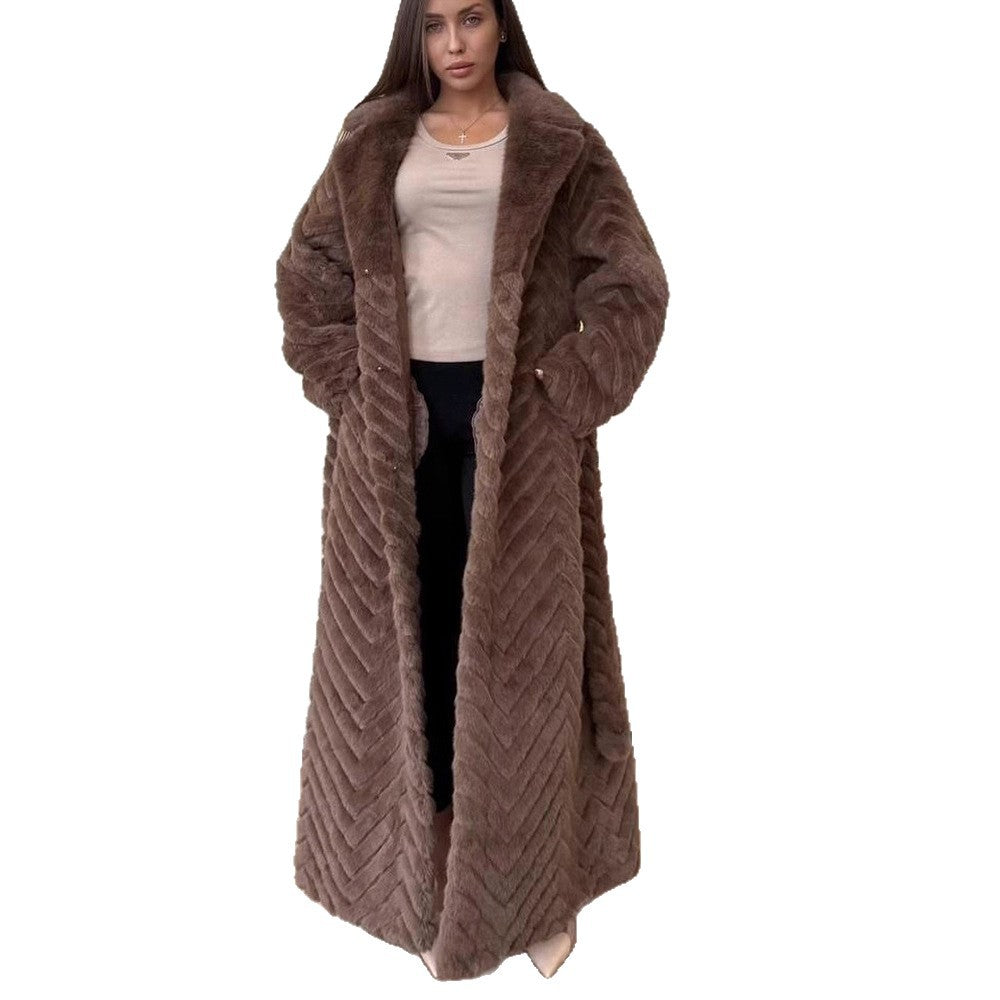 Damen Maxi-Kunstfellmantel mit Kapuze und Chevron-Steppung Nord Taschen