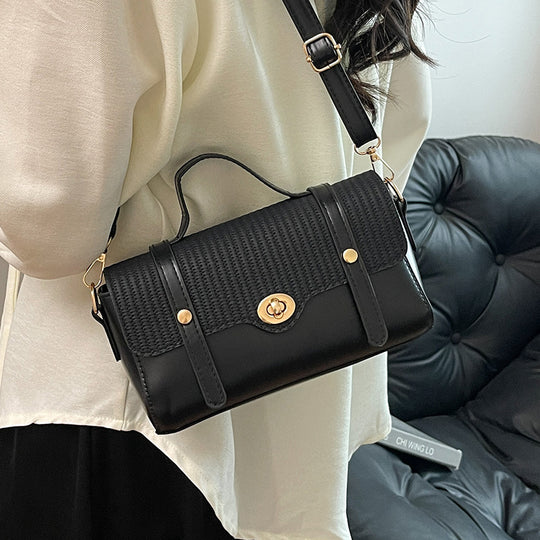 Damen Handtasche mit geflochtenem Design und eleganter Goldverzierung Nord Taschen