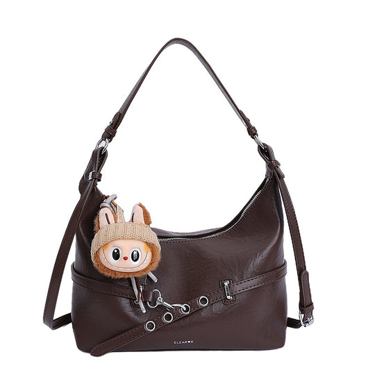 Damen modische Hobo-Tasche aus hochwertigem Kunstleder mit verspieltem Anhänger Nord Taschen
