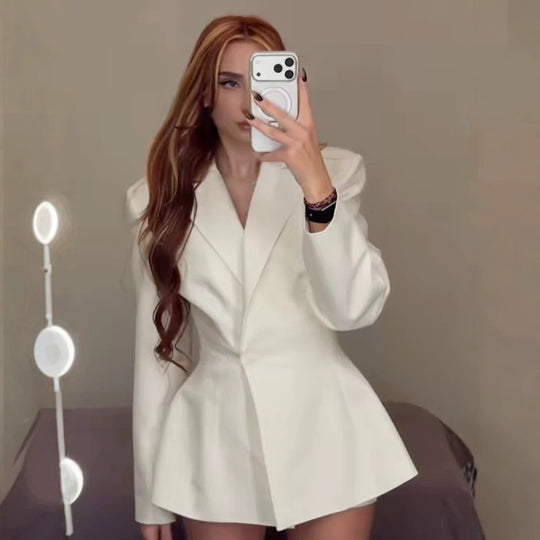Damen tailliertes Blazer-Kleid mit skulpturaler Taille und ausgestelltem Saum Nord Taschen