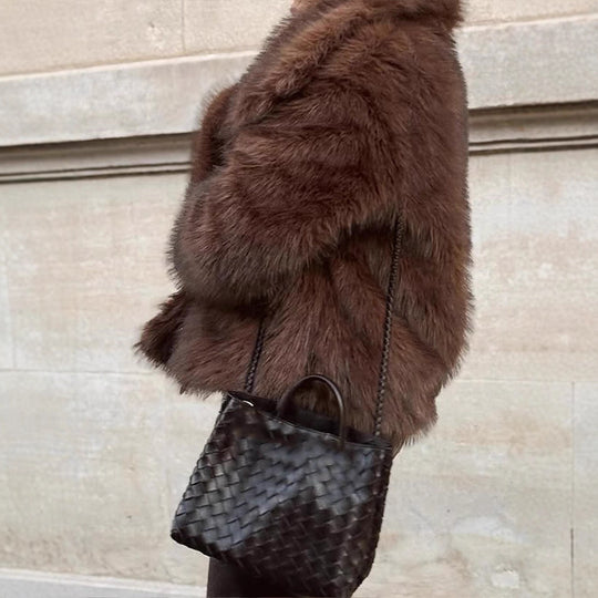 Damen Kurze voluminöse Kunstpelzjacke im Boxy‑Cut mit großem Schalkragen Nord Taschen