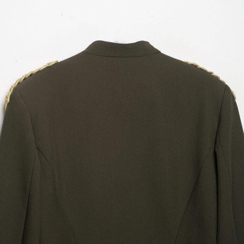 Damen Kurz geschnittene Militärjacke mit Schulterkordeln und Zierknöpfen Nord Taschen