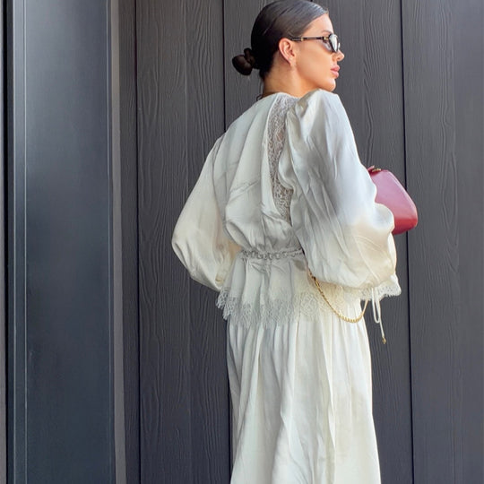 Damen Einteiliger Satin-Overall mit Spitzen‑Yoke, Puffärmeln und voluminöser Haremshose Nord Taschen