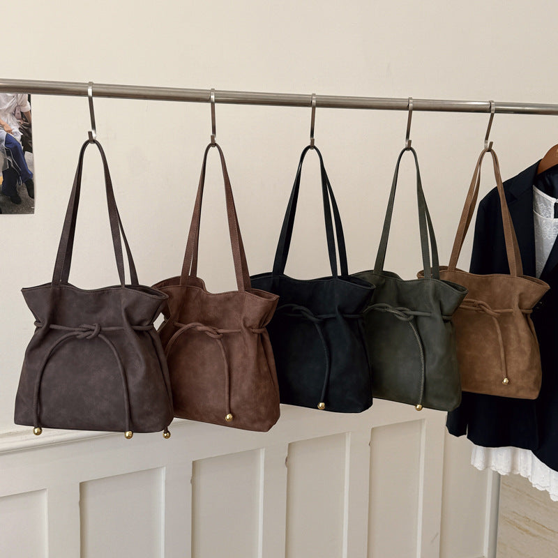 Damen Hobo-Tasche aus weichem Kunstleder mit praktischem Kordelzug Nord Taschen