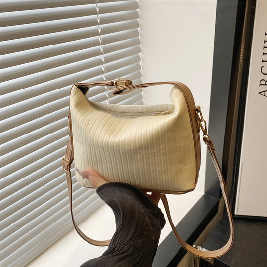 Damen Umhängetasche mit modernem Wellenstrukturobermaterial Nord Taschen