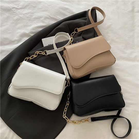 Damen elegante Umhängetasche mit Kettendetail Nord Taschen