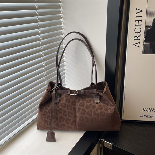 Damen elegante Umhängetasche mit animalischem Muster und praktischen Details Nord Taschen