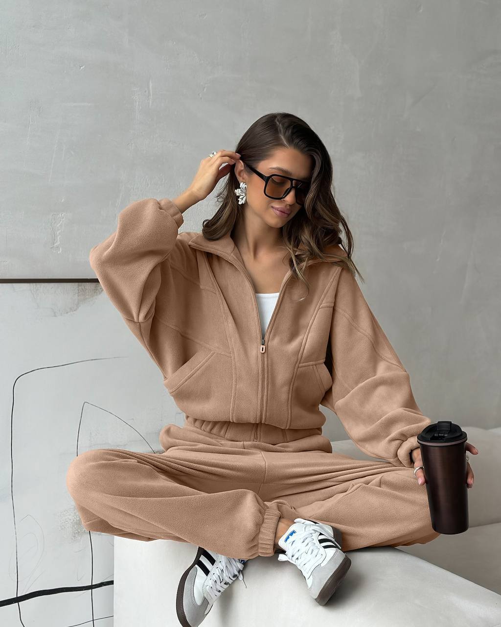 Damen kurzes Reißverschluss-Hoodie mit elastischem Bund und schmal zulaufender High-Waist-Jogginghose aus schwerem French-Terry Nord Taschen
