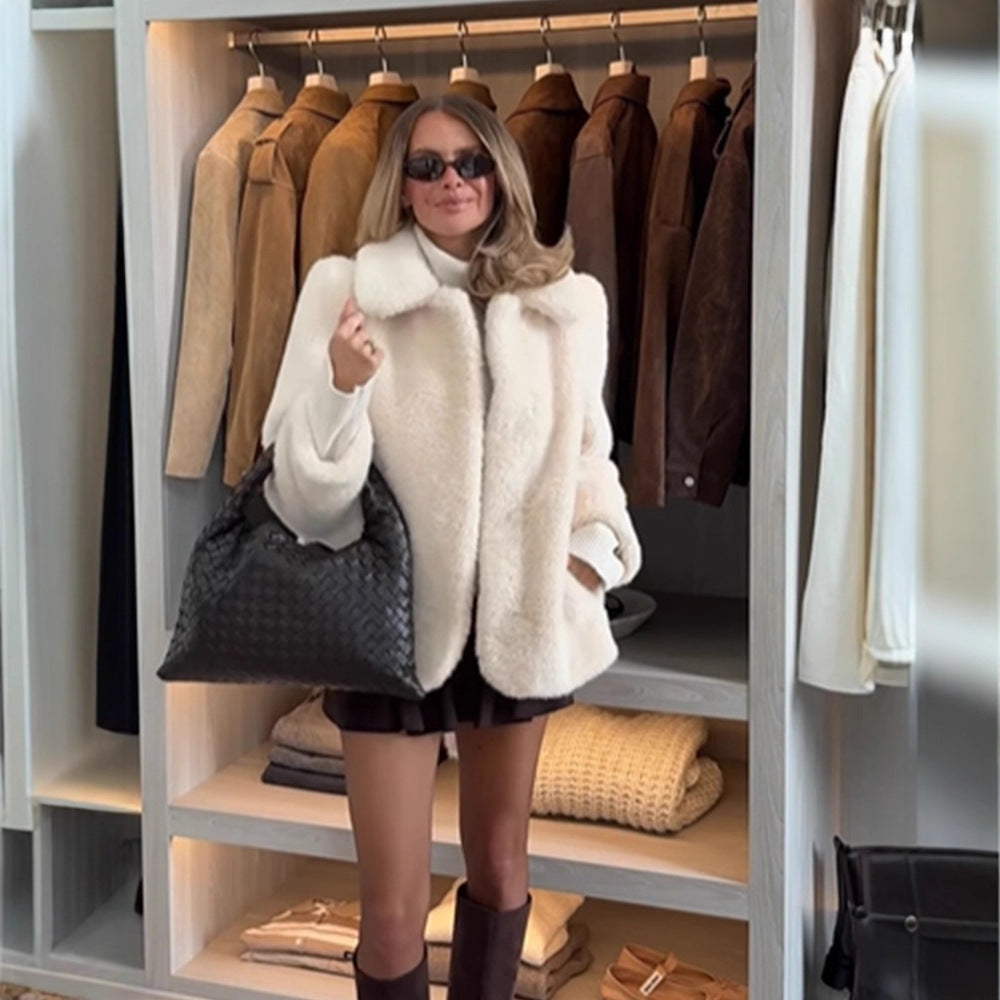 Damen Kurzjacke aus Teddy-Fauxfur mit Oversize-Kragen und Eingrifftaschen Nord Taschen