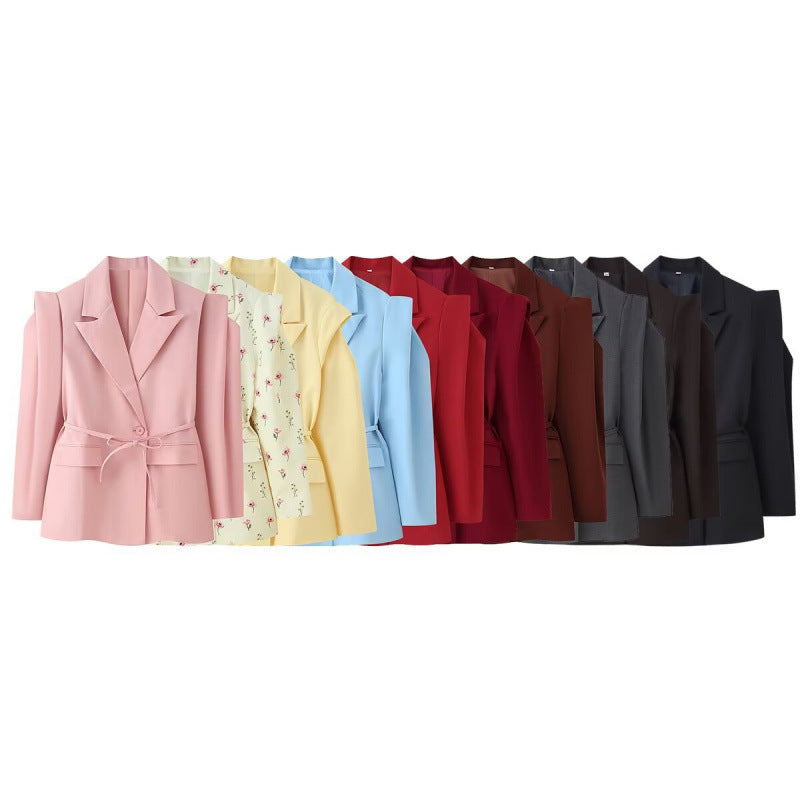 Damen Taillierter Blazer mit zarter Bindeband-Taille, betonter Schulterpartie und Pattentaschen Nord Taschen