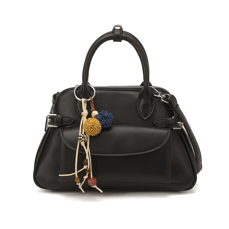 Damen Handtasche mit elegantem Faltendesign und bunten Anhängern Nord Taschen