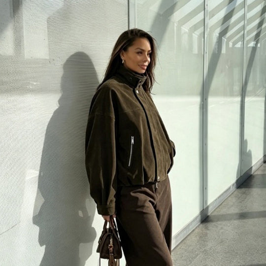 Damen Boxy-Suede-Bomberjacke mit hohem Stehkragen und elastischem Saum Nord Taschen