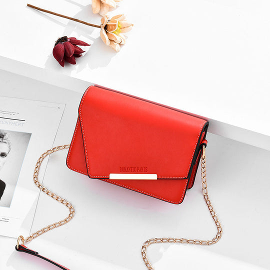 Damen elegante Umhängetasche mit feinem Kettendetail und praktischem Innenfach Nord Taschen