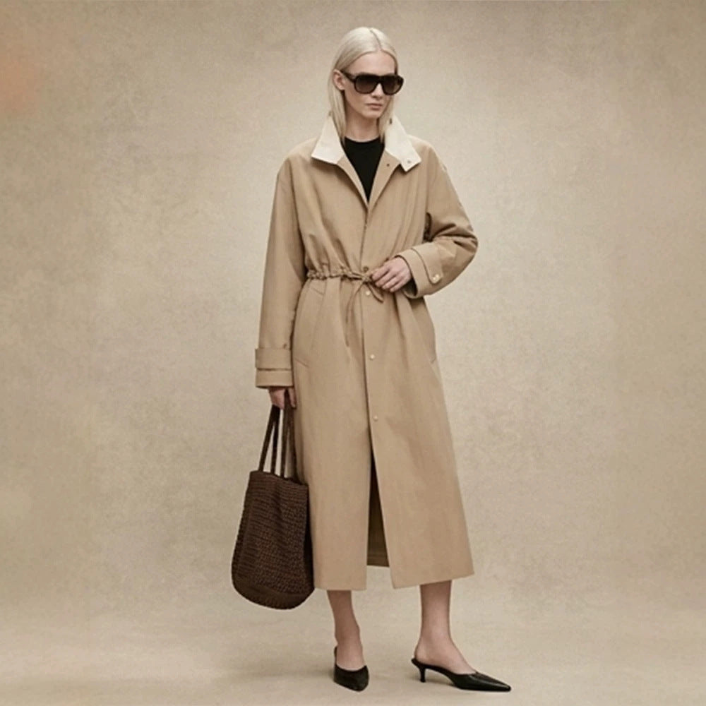 Damen Taillierter Mantel im Trenchcoat‑Stil mit Kordelzug‑Taille und Kontrastkragen Nord Taschen