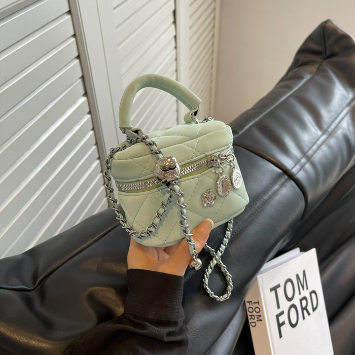 Damen Handtasche im modernen Steppdesign mit Kettenriemen | Nord Taschen