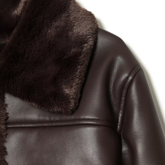 Damen Kurze wattierte Kunstlederjacke mit Teddy-Futter, Fellkragen und aufgesetzten Pattentaschen Nord Taschen