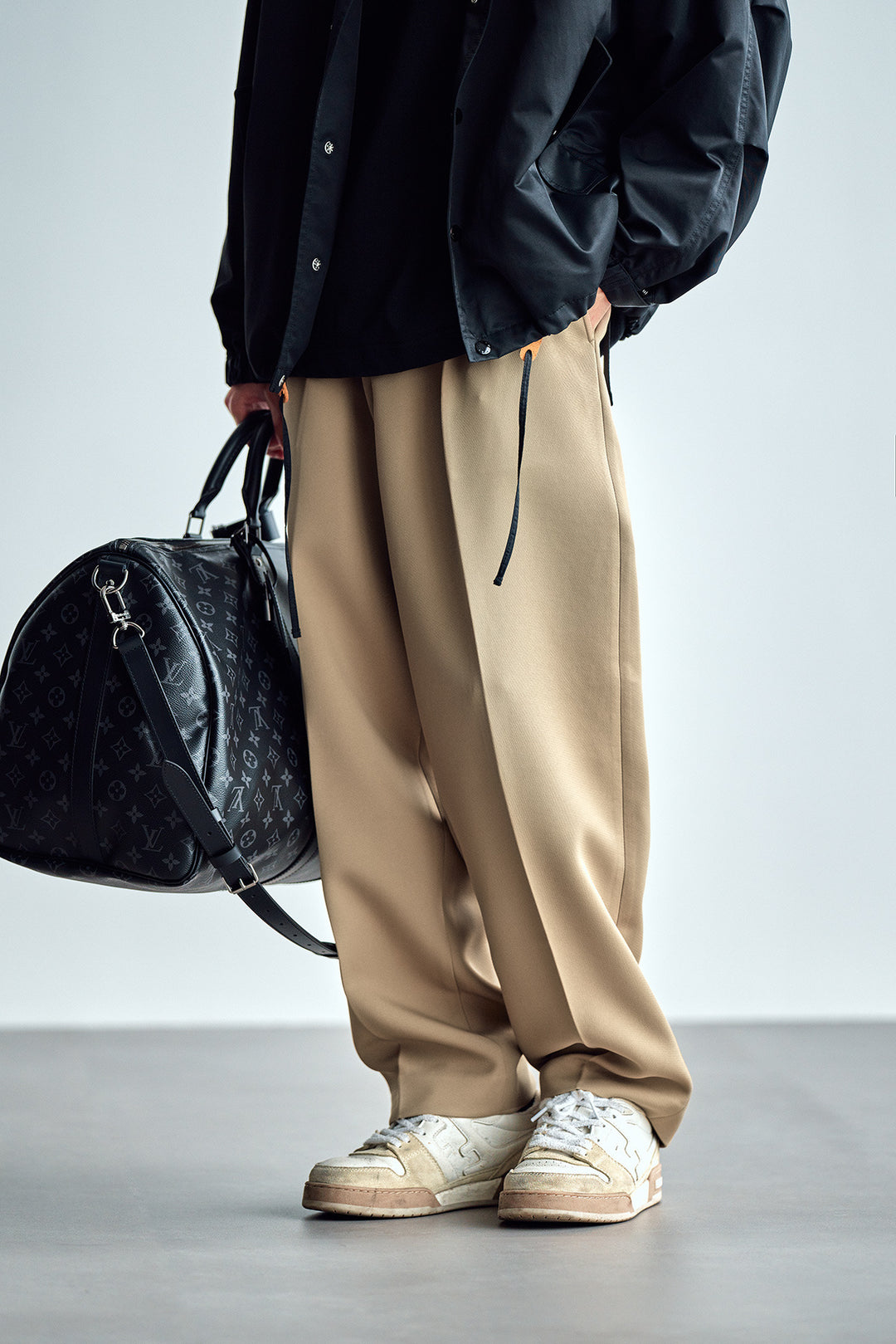 Herren Weite Chino-Hose mit Bundfalten und lockerem Schnitt Nord Taschen