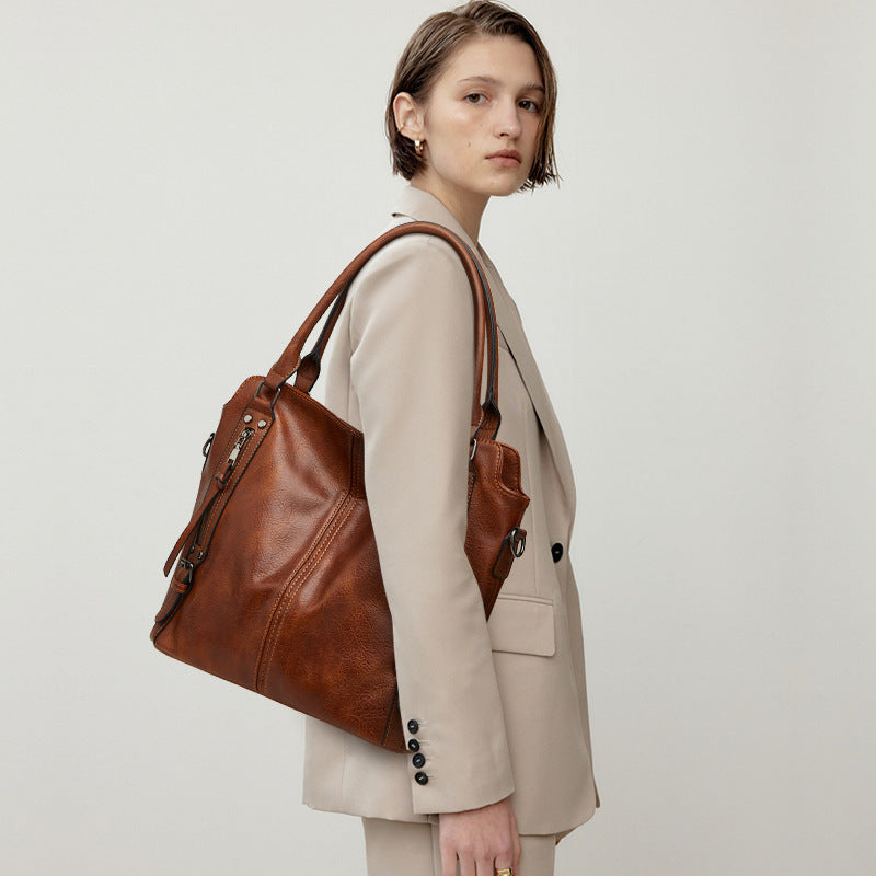Damen Hobo-Tasche mit eleganten Tragegriffen und funktionalem Innenlayout Nord Taschen