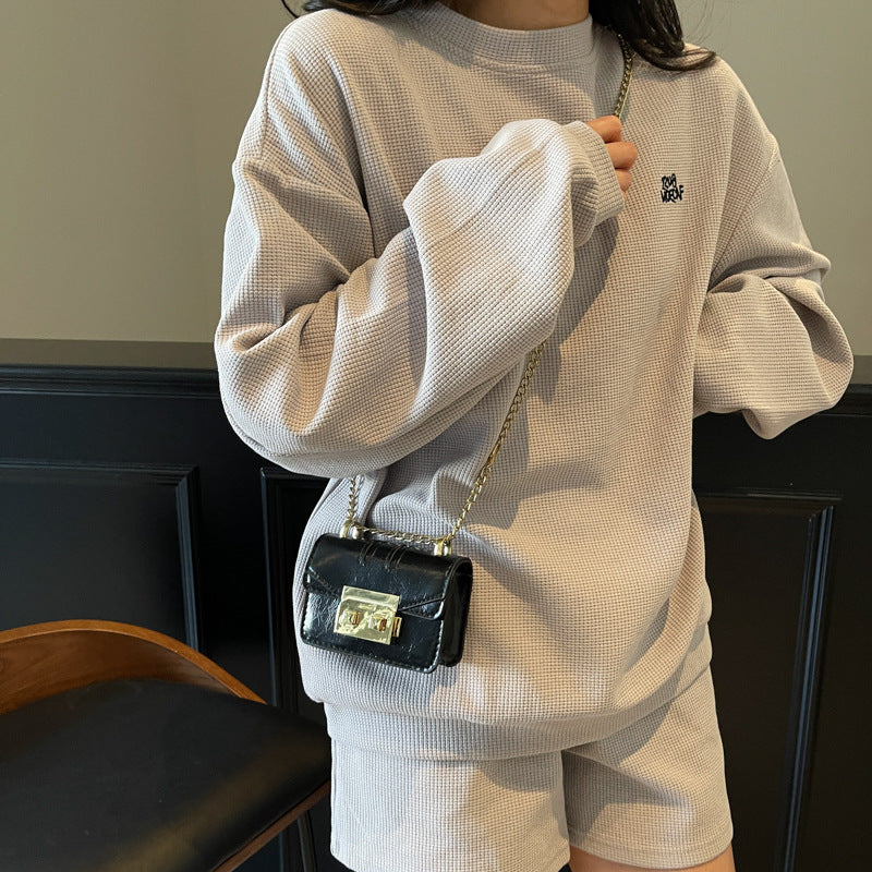 Damen elegante Mini-Handtasche mit goldener Verschlussmechanik Nord Taschen