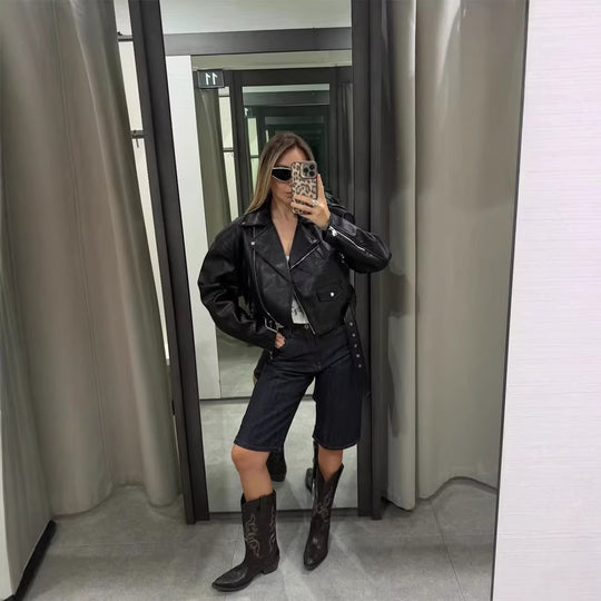 Damen Kurze strukturierte Bikerjacke aus Lederimitat Nord Taschen
