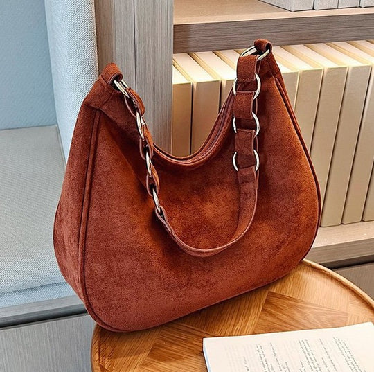 Damen modische Umhängetasche aus weichem Wildleder mit stilvollem Kettenakzent Nord Taschen