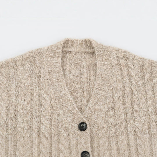 Damen Grobgestrickter Oversize-Cardigan mit Zopfstrick V-Ausschnitt und aufgesetzten Taschen Nord Taschen