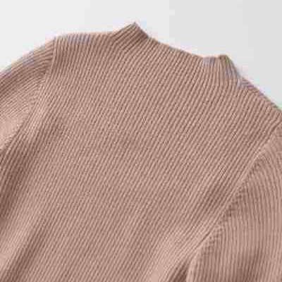 Damen Gerippter Stretch-Feinstrickpullover mit Brust-Cut-Out und Zierknöpfen Nord Taschen