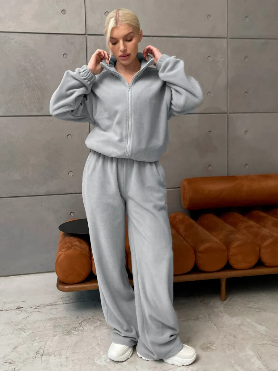 Damen ultrasoftes Microfleece-Set mit kurzer Stehkragen-Zipjacke und weitem High‑Waist Loungehose Nord Taschen