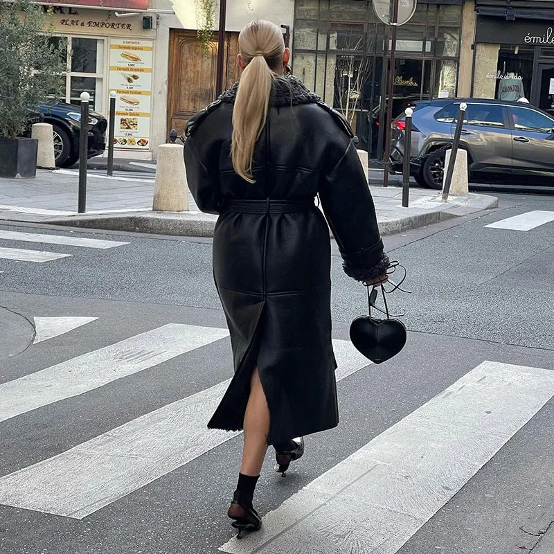 Damen Oversize Lammfellmantel mit Gürtel und Teddyfutter Nord Taschen