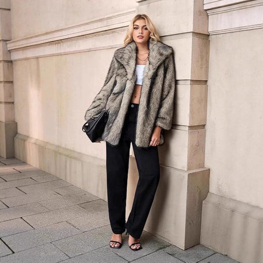 Damen Kurzer Faux‑Fur‑Mantel mit weitem Schalkragen, offener Front und Eingrifftaschen Nord Taschen