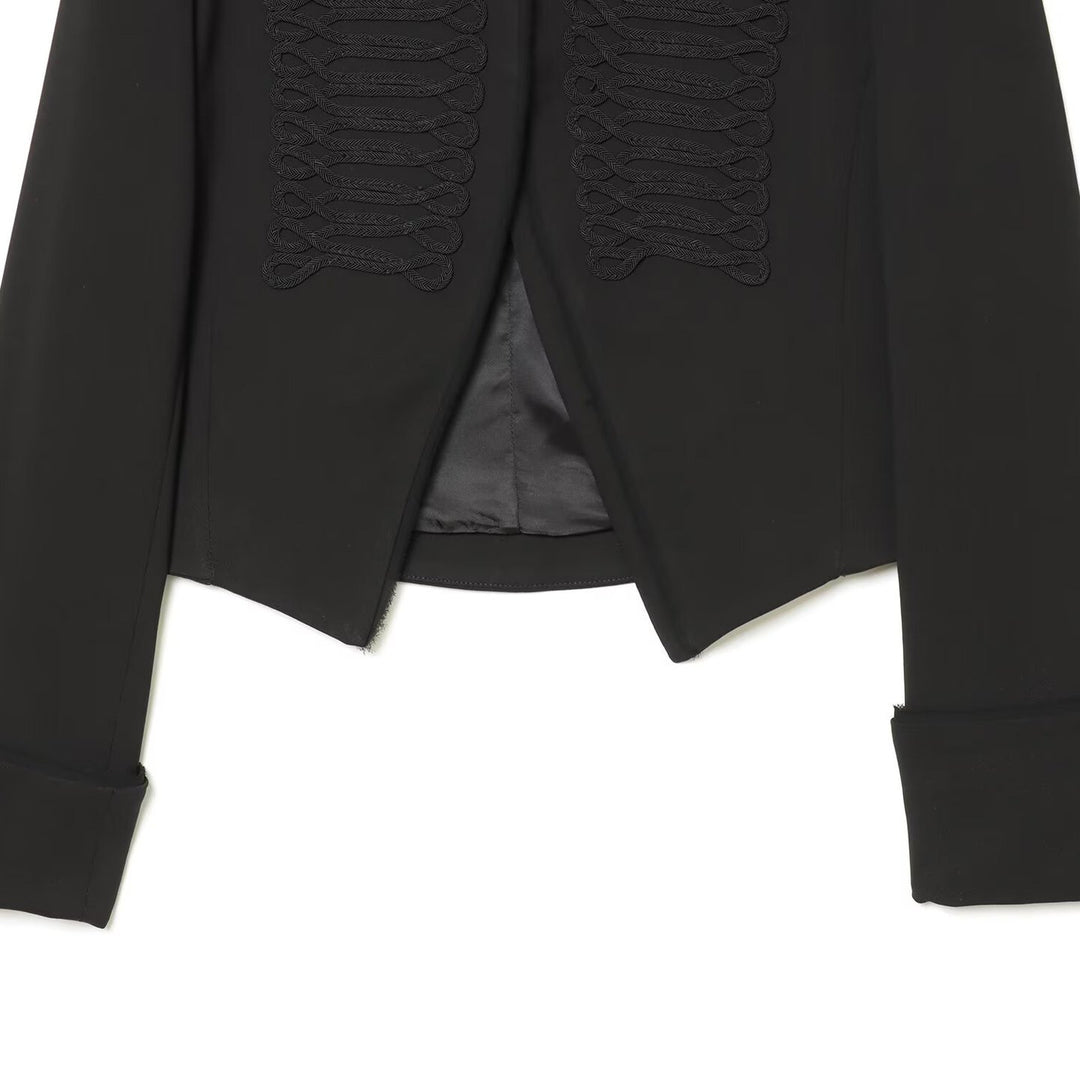Damen Kurzgeschnittener Militärblazer mit ornamentalem Kordelbesatz und Stehkragen Nord Taschen