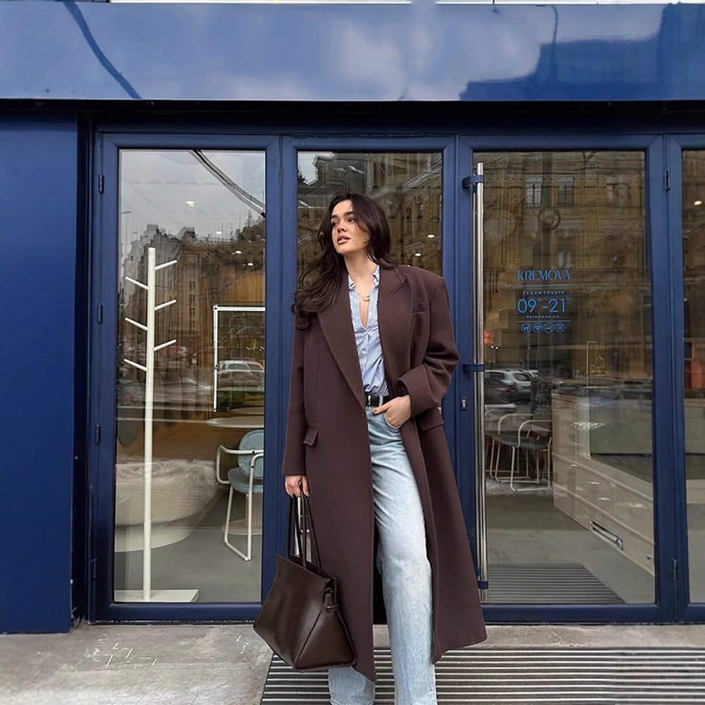 Damen Langmantel mit geradem Schnitt, kaschierendem Oversize-Revers und Eingrifftaschen Nord Taschen