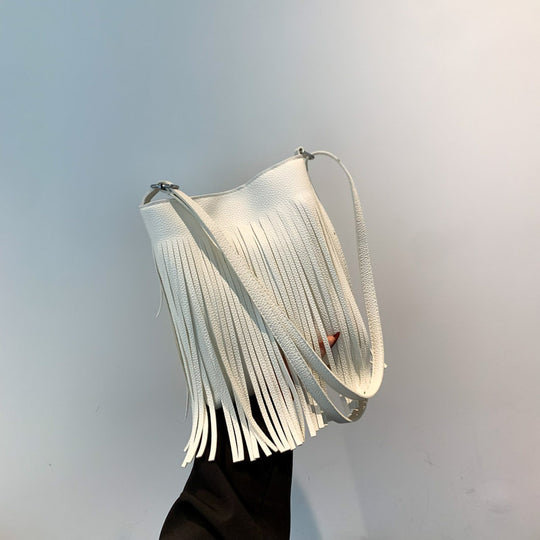 Damen Umhängetasche mit fransigen Details und hochwertigen Akzenten Nord Taschen