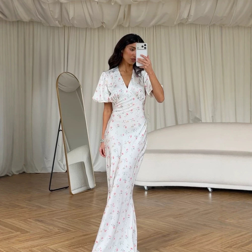 Damen Maxikleid mit floraler Satinoptik, taillierter Silhouette und kurzen Puffärmeln Nord Taschen