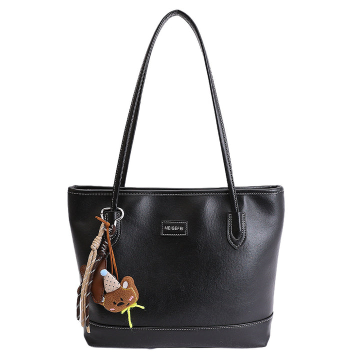 Damen elegante Henkeltasche aus hochwertigem Kunstleder mit charmantem Anhänger Nord Taschen