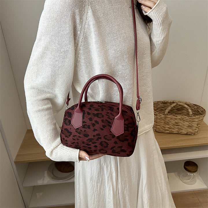 Damen Umhängetasche mit eleganter Leopardenprägung Nord Taschen