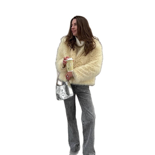 Damen Kurzblouson aus langfaserigem Kunstpelz mit kastiger Silhouette und Schalkragen Nord Taschen