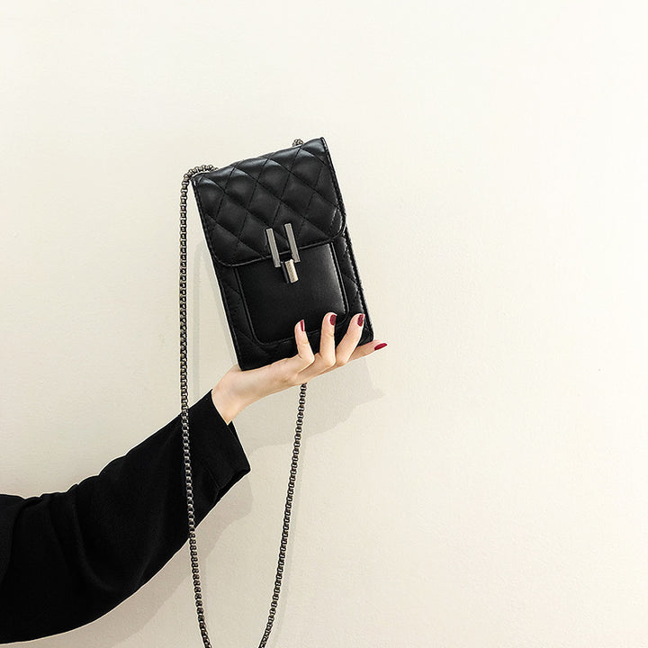 Damen elegante Handtasche mit Kettenriemen und gesteppter Optik Nord Taschen