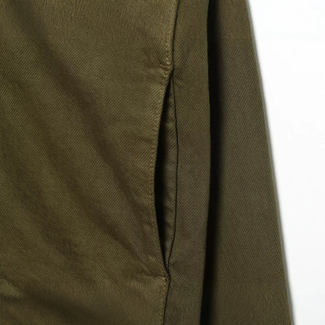 Damen Kurze Military-inspirierte Jacke mit Stehkragen, Zierknopfleisten und durchgehendem Reißverschluss Nord Taschen
